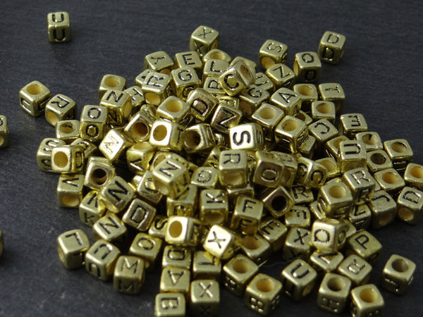 100 Buchstaben Acryl Würfel Perlen GOLD Buchstabenperlen 6mm Basteln