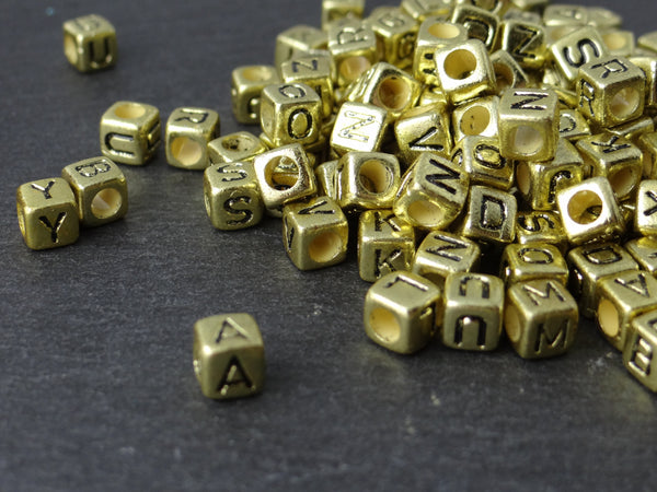 100 Buchstaben Acryl Würfel Perlen GOLD Buchstabenperlen 6mm Basteln