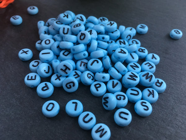 100 Buchstabenperlen Acryl BLAU rund Mix Buchstaben 7mm