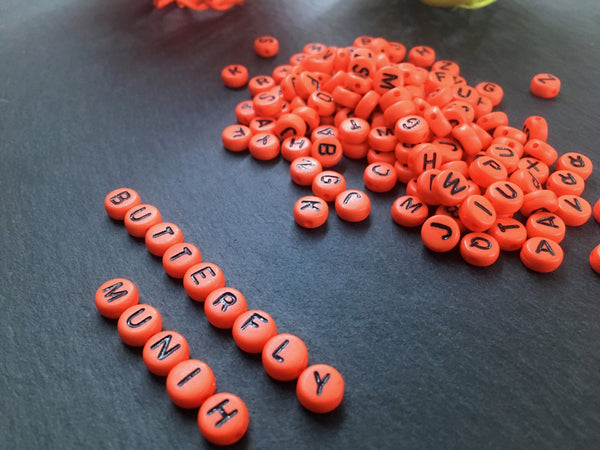 100 Buchstabenperlen Acryl ORANGE rund Mix Buchstaben 7mm