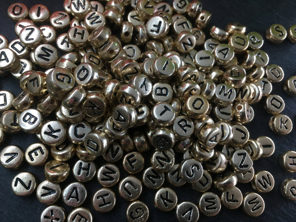 100 Buchstabenperlen Beads Acryl silbergrau antikgold rund Mix Buchstaben 7mm