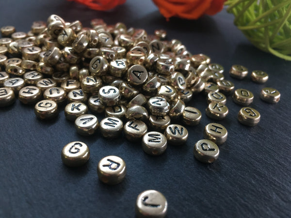 100 Buchstabenperlen Beads Acryl silbergrau antikgold rund Mix Buchstaben 7mm