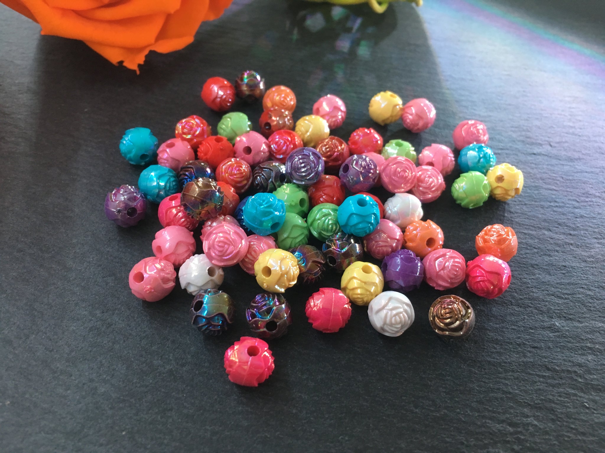 50 Kunststoffperlen Acryl basteln Beads Blumen bunt rund ca. 8mm