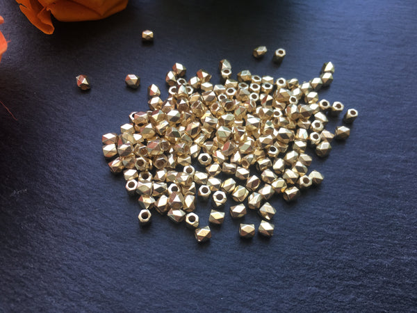 50 Spacer Beads 4x3,5mm Glatt Silber Gold Acryl Zwischenperlen