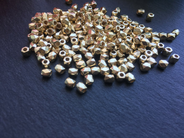 50 Spacer Beads 4x3,5mm Glatt Silber Gold Acryl Zwischenperlen