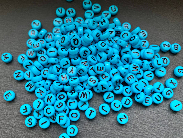 100 Buchstabenperlen Acryl TÜRKIS rund Mix Buchstaben 7mm