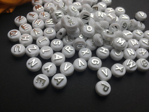 100 Buchstabenperlen Beads Acryl weiss/silber rund Mix Buchstaben 9,6mm